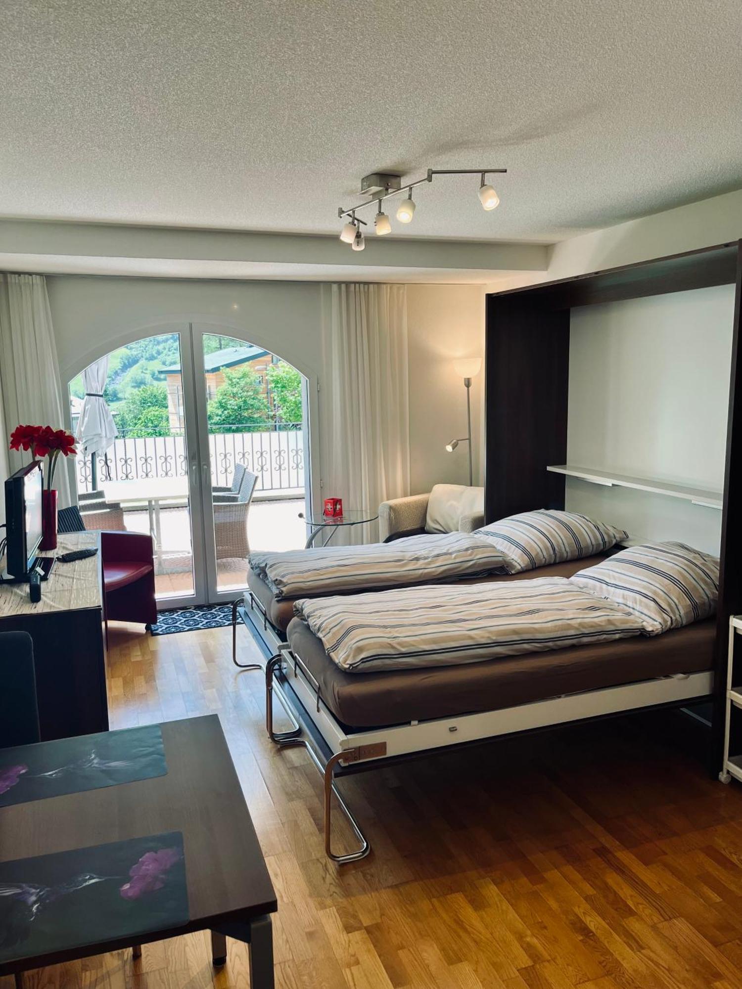 Apartments Residenz Iris Лойкербад Екстериор снимка
