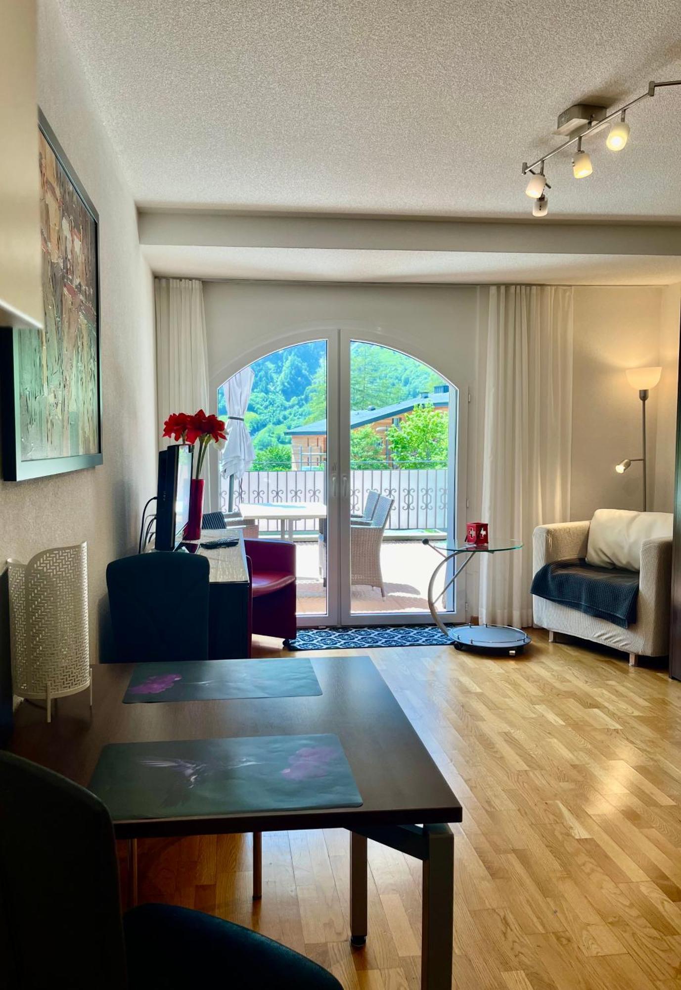 Apartments Residenz Iris Лойкербад Екстериор снимка